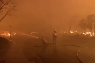 Por que Los Angeles, nos Estados Unidos, está sofrendo com incêndios?