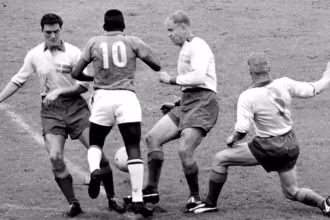 O dia em que Pelé interrompeu uma guerra civil