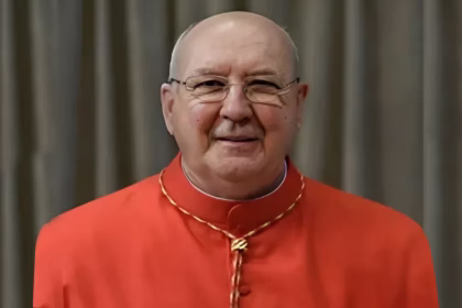 Conheça o cardeal Kevin Farrell, camerlengo da Igreja Católica