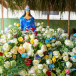 Dia de Iemanjá leva multidão ao Rio Vermelho, em Salvador