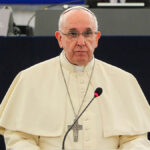 Ainda em estado crítico, Papa Francisco tem leve insuficiência renal