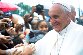 Internado no Policlínico Gemelli, Papa Francisco tem "quadro clínico complexo"