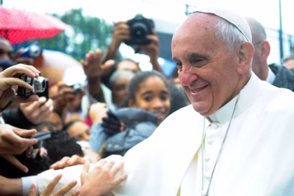 Internado no Policlínico Gemelli, Papa Francisco tem "quadro clínico complexo"