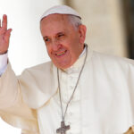 Papa Francisco: crise respiratória persiste neste domingo; prognóstico "permanece reservado"