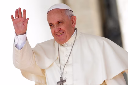 Papa Francisco: crise respiratória persiste neste domingo; prognóstico "permanece reservado"