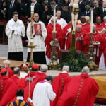 O que acontece após a morte do Papa? Entenda o passo a passo segundo a Constituição Dominici Gregis