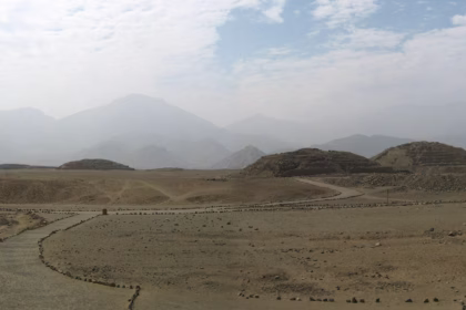 Arqueólogos descobrem pirâmide de civilização antiga nas Américas, no Peru