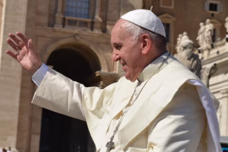 Papa Francisco fará saudação ao fiéis no Gemelli; assista aqui