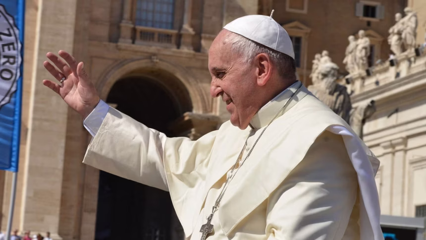 Papa Francisco fará saudação ao fiéis no Gemelli; assista aqui