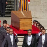 Em cerimônia restrita, caixão do Papa Francisco é selado