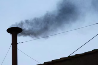 Fumaça preta na primeira votação do conclave