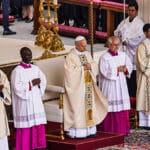 Cardeal Robert Prevost é eleito e assume o nome de Leão XIV