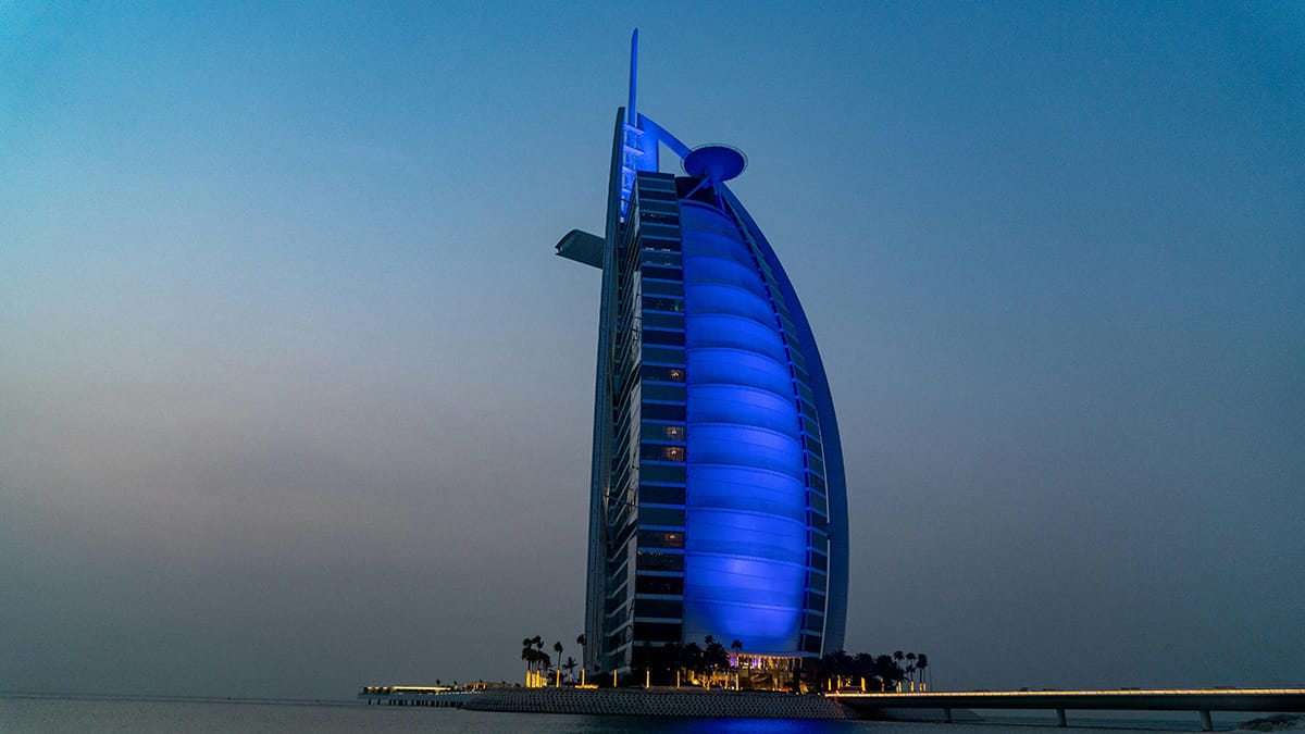 Dubai: entre o brilho da riqueza e as sombras das críticas