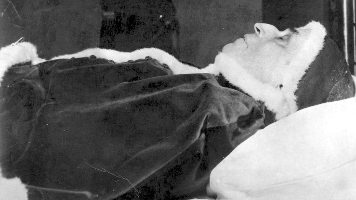 Os detalhes do horrendo velório do Papa Pio XII