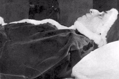 Os detalhes do horrendo velório do Papa Pio XII