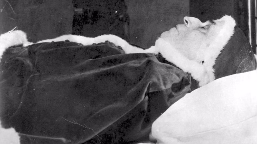 Os detalhes do horrendo velório do Papa Pio XII