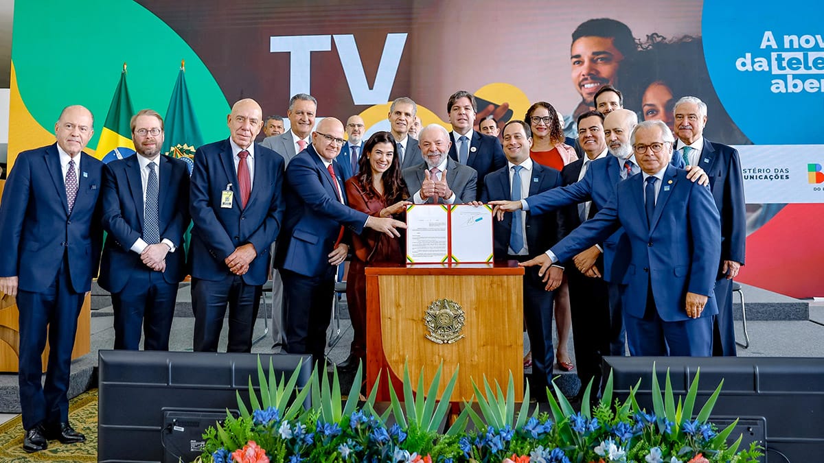 Lula assina decreto que regulamenta TV 3.0
