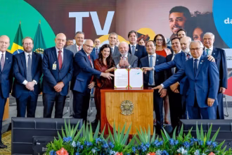 Lula assina decreto que regulamenta TV 3.0