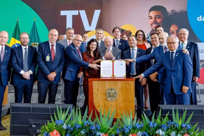 Lula assina decreto que regulamenta TV 3.0