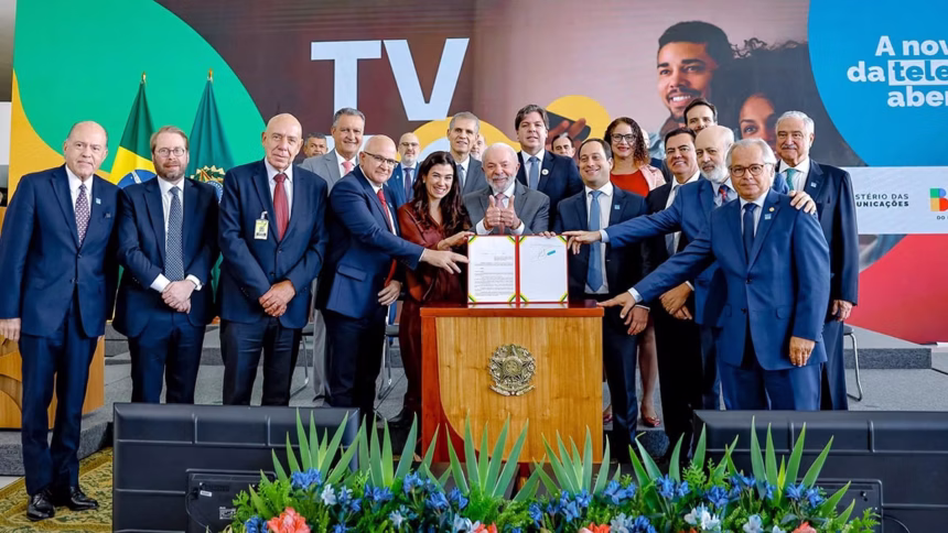 Lula assina decreto que regulamenta TV 3.0