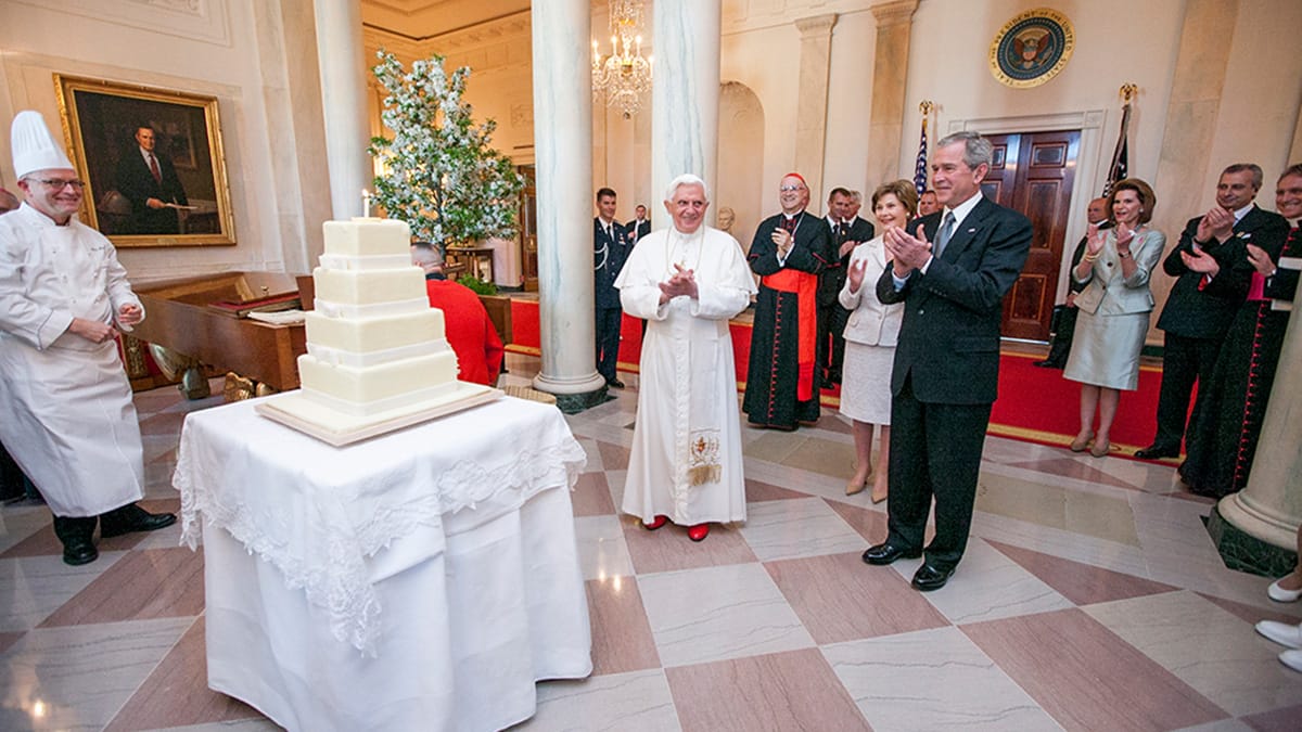 Papa Bento XVI jamais usou sapatos Prada