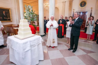 Papa Bento XVI jamais usou sapatos Prada