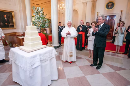 Papa Bento XVI jamais usou sapatos Prada
