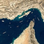 Irã fecha o Estreito de Ormuz