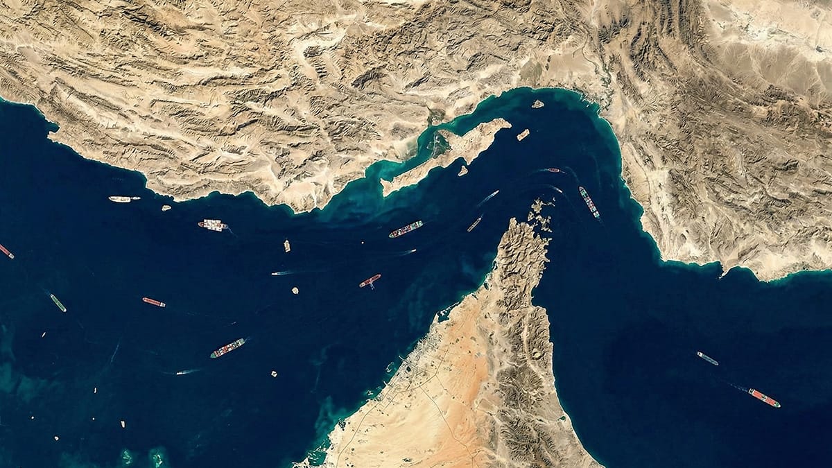 Irã fecha o Estreito de Ormuz