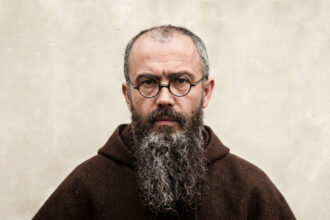 O sacrifício de São Maximiliano Kolbe no campo de Auschwitz