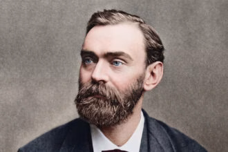 Por que Alfred Nobel foi chamado de "mercador da morte"?