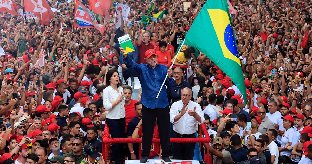 Luiz Inácio Lula da Silva é reeleito presidente do Brasil